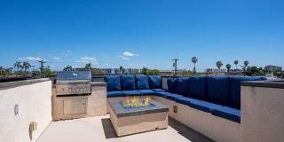 Beautiful 3 bed 2.5 baths "fully furnished" townhouse in the charming neighborhood of University Heights. Gallery 50