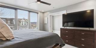 240 E Jefferson St Gallery 28