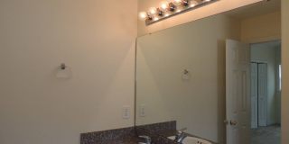 Beautiful Town Home in Tucker Creek Gallery 16