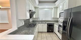 201 N Lincoln Gallery 8