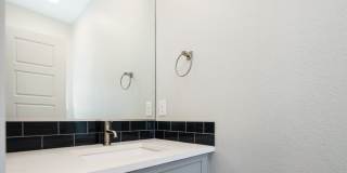 Modern 3 bed / 4 bath, 3 story townhome! Gallery 19
