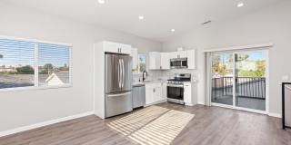 Private balcony + private patio! Gallery 4