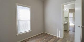 Beautiful 2 Bed 1 Bath in Quiet Area Gallery 12