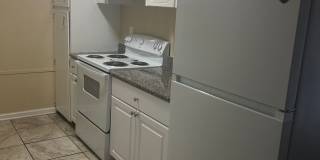 3 Bedroom Townhome Updated - Private Patio Gallery 7