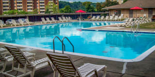 Laurel Village Apartments Gallery 12