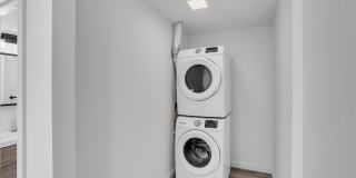 Redwood City: Newly Remodeled 2 Bed 2 Ba w/ In-Unit Washer/Dryer & Private Garage w/ EV Charger Gallery 29