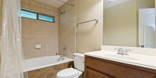 Two Bedroom Townhouse, Great Location! Gallery 23