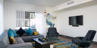 Hyde Square Gallery 13