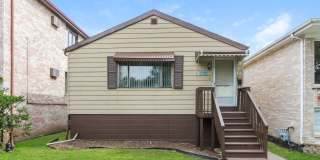 Spacious 3 Bedroom 2 Bath Harwood Heights Home for Lease Gallery 1