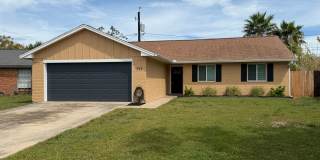 FOUR BEDROOM IN FLOUR BLUFF Gallery 1
