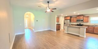 Spacious 3-Bedroom Home - Stonechase Gallery 6