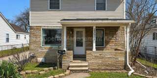 Cute Three-Bedroom with Large Deck! Gallery 1