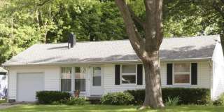 3 bedroom with hardwood floors Gallery 1