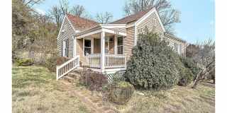 Charming 3BR in SW Roanoke | Fenced Yard | Hardwood Floors | Wasena Area Gallery 1