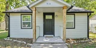914 Locust Street Gallery 1