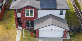 2-Story 3 Bedroom, 3 Bathroom Home with Solar Panels!!! Gallery 3