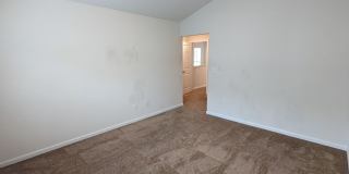 Room in 3 Bedroom Home at Guildford Hill Ln Gallery 24