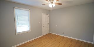 Charming 2 Bed / 1 Bath Cottage Gallery 6
