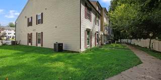 2504 GREENWOOD Drive Gallery 1
