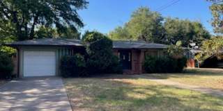 Renovated 3 Bed,1 1/2 bath charming house 200 yards from Tarleton Gallery 1