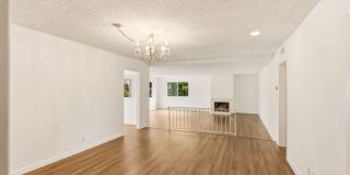 HUGE 2 bed 2 bath in Prime Santa Monica! Gallery 2
