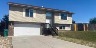 3 BED | 2 BATH | SPLIT FOYER | BLACK HAWK Gallery 1