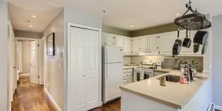 Downtown 2 BDR / 2BA - Walk to Everything Gallery 13