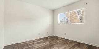 Must see 1st floor, end unit with lots of natural light in St Lucie Gardens. Gallery 18