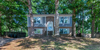 SW Large Split Level Home, LR, Den, Fenced Yard Gallery 1