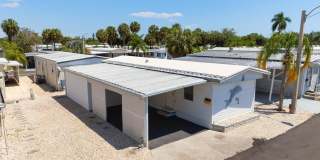 BEAUTIFUL 1 BEDROOM, 1 BATHROOM + BONUS ROOM HOME LOCATED IN THE HIGHLY SOUGHT AFTER 55+ BRADENTON TROPICAL PALMS COMMUNITY! Gallery 21