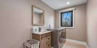 148 Oak Street Gallery 23