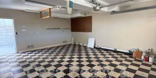 522 Washington Street Gallery 16