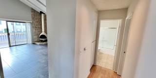 Spacious 2-Bedroom, 2-Bathroom Alamitos Beach Retreat Gallery 14