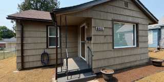 Adorable Shadle Bungalow - 2 Bed, 1 Bath Adorable Shadle Bungalow - 2 Bed, 1 Bath Gallery 1