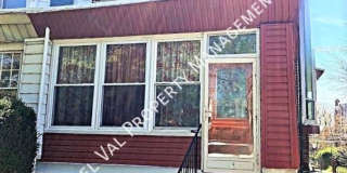 Spacious 3 Bedroom Home – Backyard + Porch Included! Gallery 3