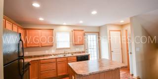 2-Bedroom, 2.5-Bath Urbandale Townhome with 2-Car Garage & Deck Gallery 7