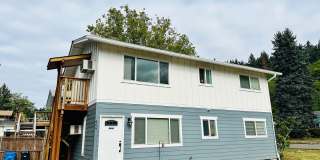 Charming & Cozy Camas Duplex Gallery 1