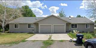 Recently Renovated 3 Bed/1 Bath Duplex Unit - Metolius Ave Gallery 1