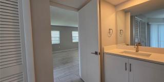 2515 BAYSHORE GARDENS Parkway Gallery 10