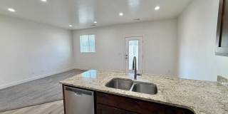 Nearly New Townhome Gallery 11