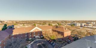 Excellent and newly refreshed Uptown 8th floor condo in the Courtside complex. Gallery 34