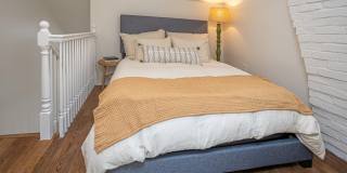 Uptown Renovated 1/1.5 apartment with Private Backyard Gallery 9