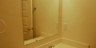 Modern 4 Bed 5 Bath Near UofA – Private Baths & Off-Street Parking Gallery 19