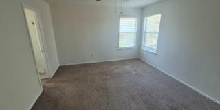 Spacious 3 bd home in a wonderful community. Gallery 21