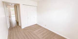 Spacious 5-Bedroom Sandy Home with Large Fenced Yard Spacious 5-Bedroom Sandy Home with Large Fenced Yard Gallery 37