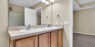 Charming 3-Bed Townhome in Prime Richmond Hill Location! Gallery 35