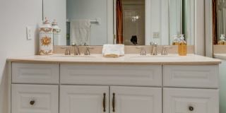Two Bedroom Condo With Office in Green Hills Gallery 12
