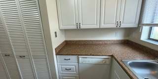 Cozy 3 bed 2.5 Bath Townhome Gallery 6