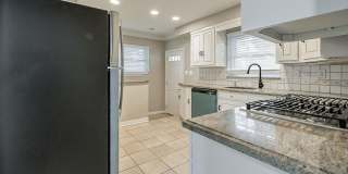 $2300 3 bed 2 bath bungalow Gallery 10