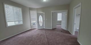 Ginormous 6 Bed Single family home with all Appliances Near Lake Michigan! Gallery 4